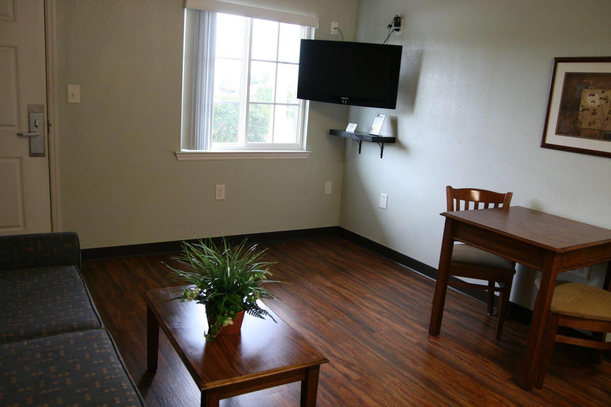 Affordable Suites Jacksonville Exterior photo